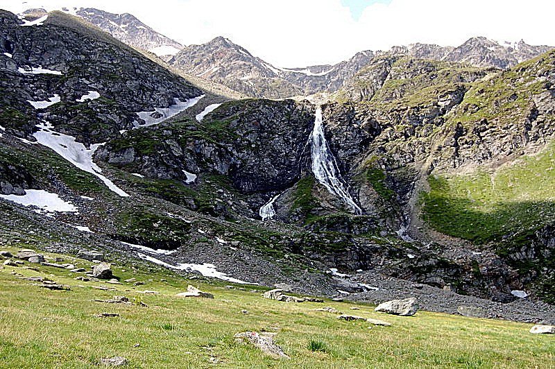 Cascata dal laghetto Sirwoltesee.JPG